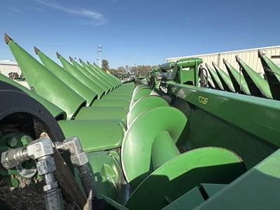 John Deere C12F Corn Head