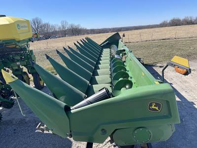 John Deere C12R Corn Head