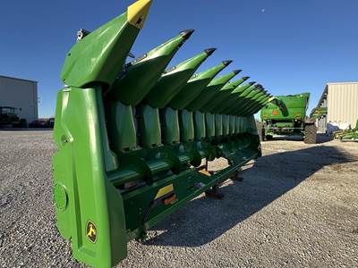 John Deere C12R Corn Head