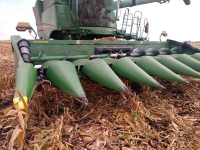 John Deere C8R Corn Head