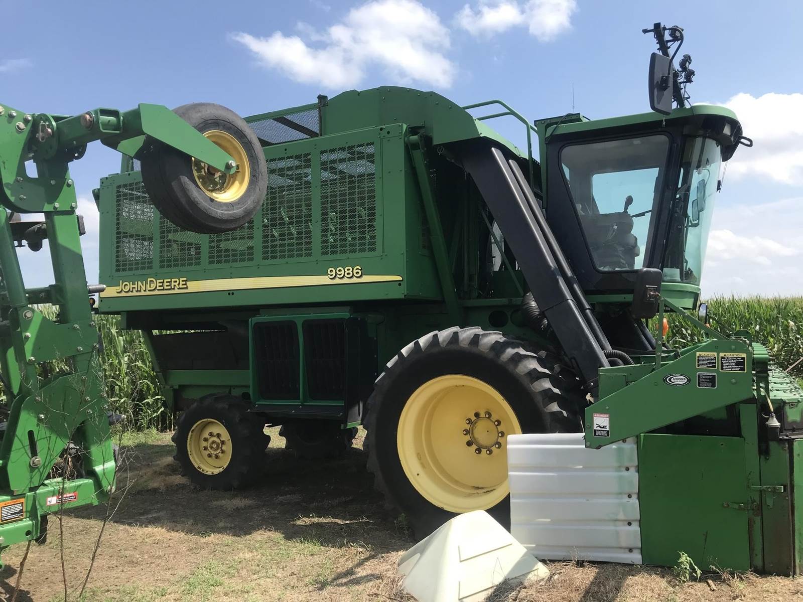 Cotton-Pickers-John-Deere-9986-24619596.jpg