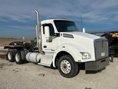 Kenworth T880 Day Cab Truck - Cummins 400HP