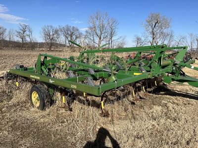 John Deere 2210 Cultivator