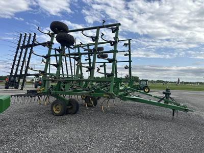 John Deere 2210 Cultivator