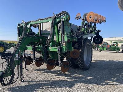 Unverferth NUTRIMAX 2600 Liquid Fertilizer Applicator