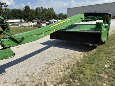John Deere 835 Pull-Type Mower Conditioner/Windrower