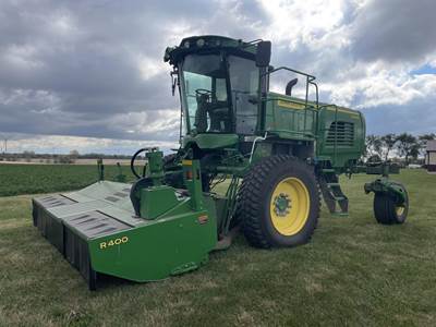John Deere W200M Self-Propelled Mower Conditioner/Windrower