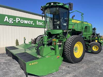 John Deere W200M Self-Propelled Mower Conditioner/Windrower