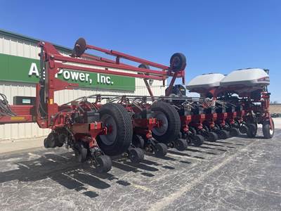 Case IH 1255 Planter / Row Unit