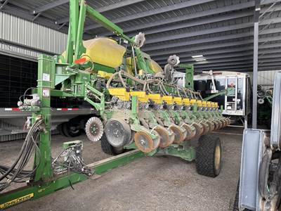 John Deere 1745 Planter / Row Unit