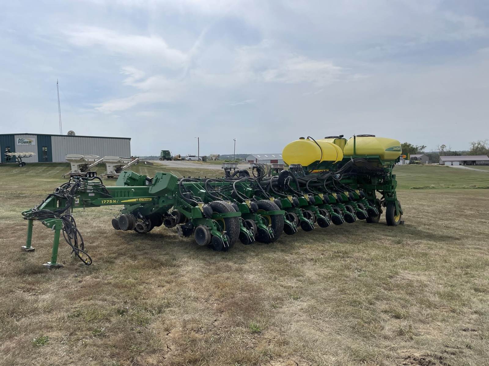 2016 John Deere 1775NT Planter / Row Unit For Sale Stanberry, MO