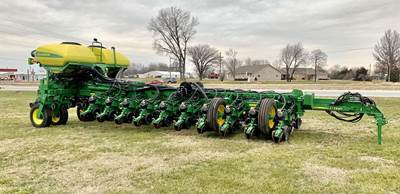 John Deere 1775NT Planter / Row Unit