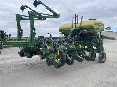 John Deere 1775NT Planter / Row Unit