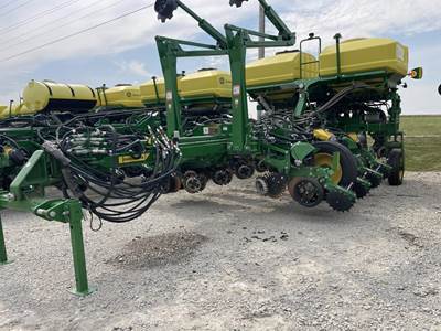 John Deere 1775NT Planter / Row Unit