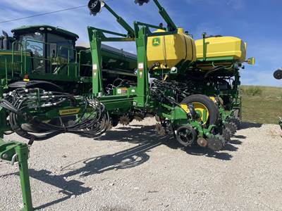 John Deere 1775NT Planter / Row Unit