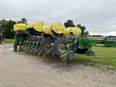 John Deere 1775NT Planter / Row Unit