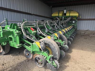 John Deere 1775NT Planter / Row Unit