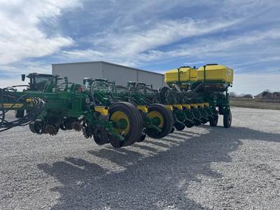 John Deere 1775NT Planter / Row Unit