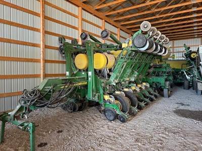 John Deere 1790 Planter / Row Unit