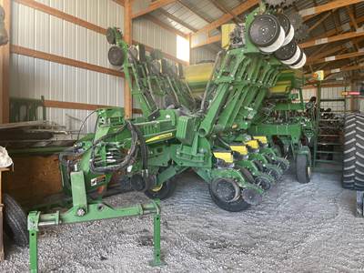 John Deere 1795 Planter / Row Unit