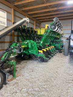 John Deere 1795 Planter / Row Unit