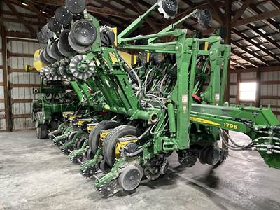 John Deere 1795 Planter / Row Unit
