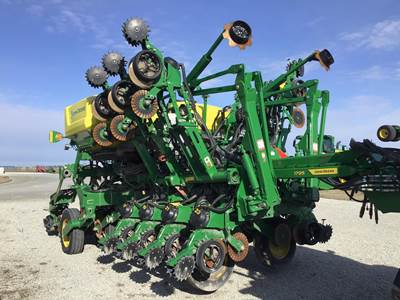 John Deere 1795 Planter / Row Unit
