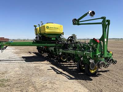 John Deere 1795 Planter / Row Unit