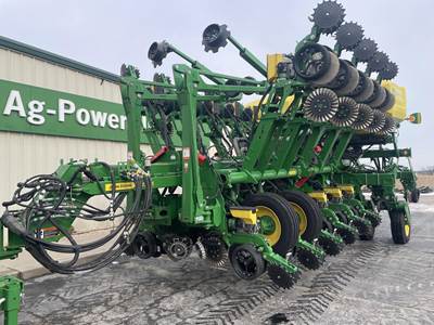 John Deere 1795 Planter / Row Unit