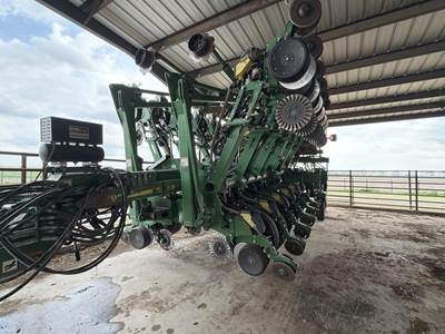 John Deere 1795 Planter / Row Unit