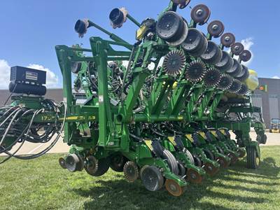John Deere 1795 Planter / Row Unit