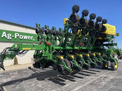 John Deere 1795 Planter / Row Unit