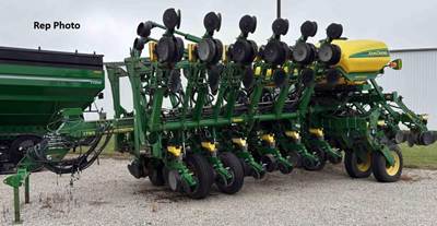 John Deere 1795 Planter / Row Unit