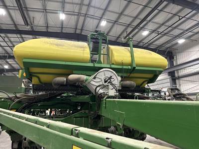John Deere 1795 Planter / Row Unit