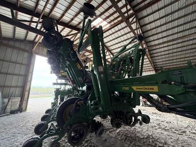 John Deere 1795 Planter / Row Unit
