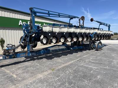 Kinze 3650 Planter / Row Unit