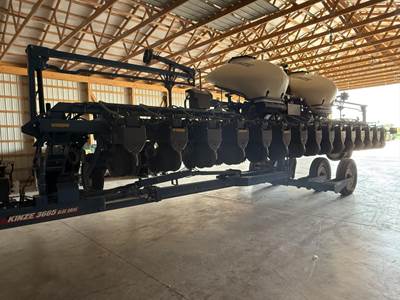 Kinze 3665 Planter / Row Unit