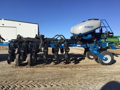 Kinze 5900 Planter / Row Unit
