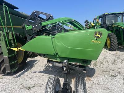 John Deere 635FD Platform