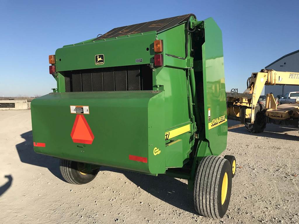2001 John Deere 567 Round Baler