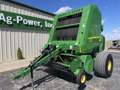 John Deere 560M Round Hay Baler