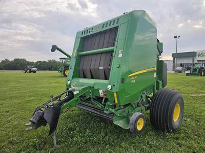 John Deere 560M Round Hay Baler