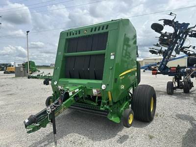 John Deere 560M Round Hay Baler