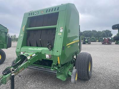 John Deere 560R Round Hay Baler