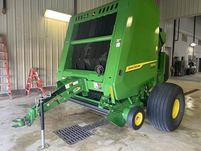 John Deere 561M Round Hay Baler