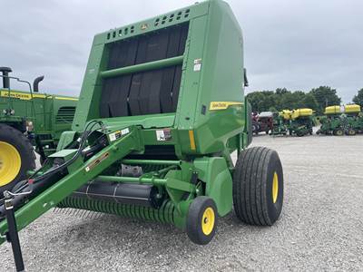 John Deere 561R Round Hay Baler