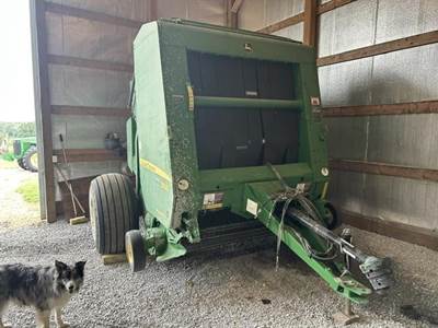 John Deere 568 Round Hay Baler