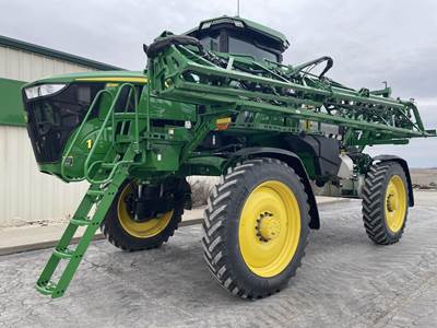John Deere 408R Self-Propelled Sprayer