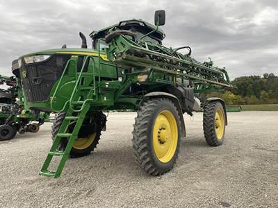 John Deere 408R Self-Propelled Sprayer