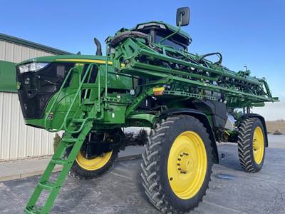 John Deere 408R Self-Propelled Sprayer